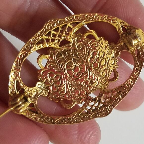 Vintage Gold with Pearl Brooch Pin - Picture 6 of 6